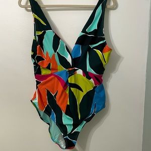 Anne Cole floral swimsuit -NWOT.